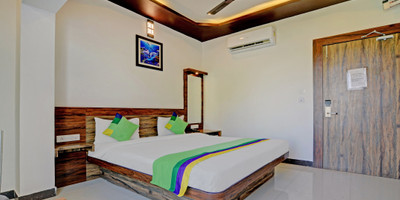 Deluxe room in Treebo Spirit Residency in undefined. Clean and sanitised look