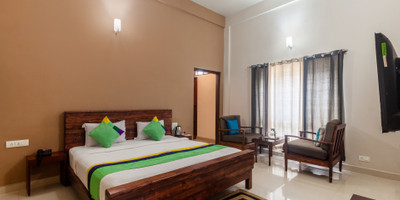 Standard room in Treebo Vrindavan, 3 Km From Madikeri Fort in undefined. Relaxing lounge chairs